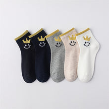 Load image into Gallery viewer, Crown Me Socks