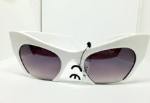 Load image into Gallery viewer, Rimless Bottom Cat Eye Sunglasses
